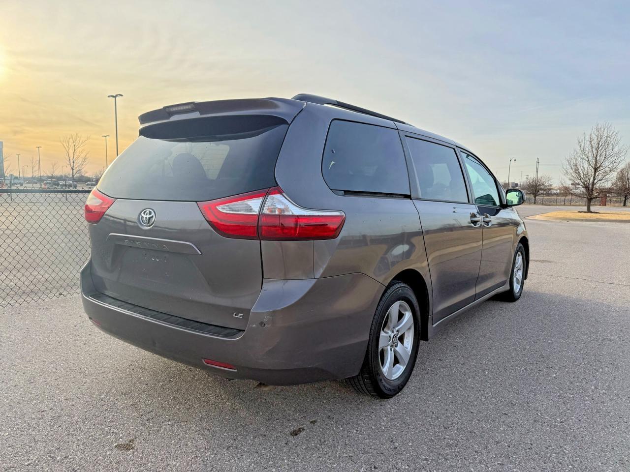 2018 Toyota Sienna Le - Фото 4