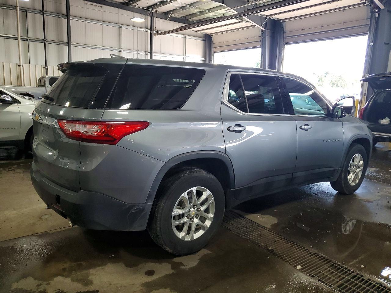 2020 Chevrolet Traverse Ls - Фото 3