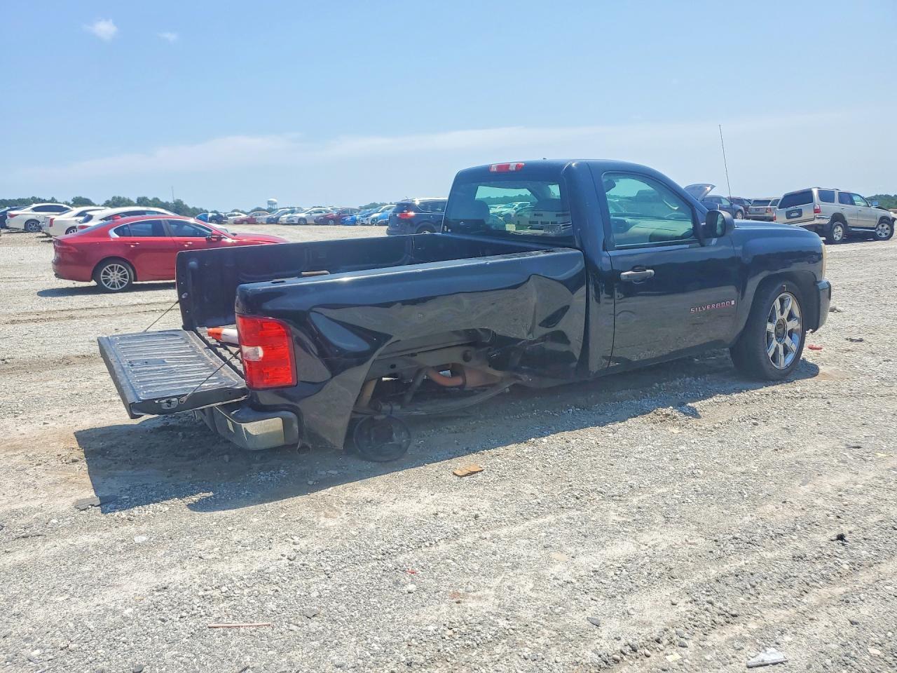 2007 Chevrolet Silverado C1500 Classic - Image 3