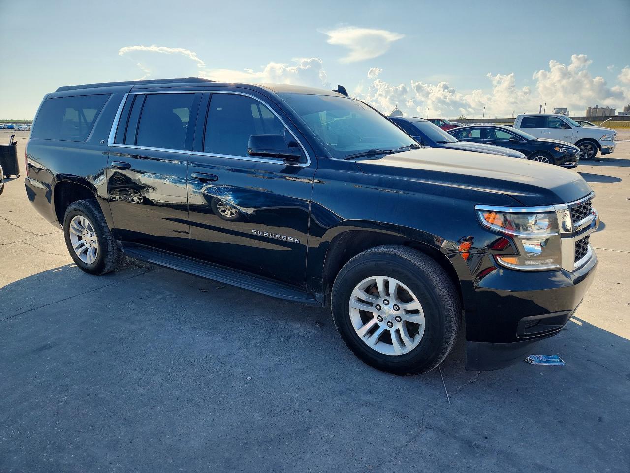 2019 Chevrolet Suburban K1500 Lt - Image 4