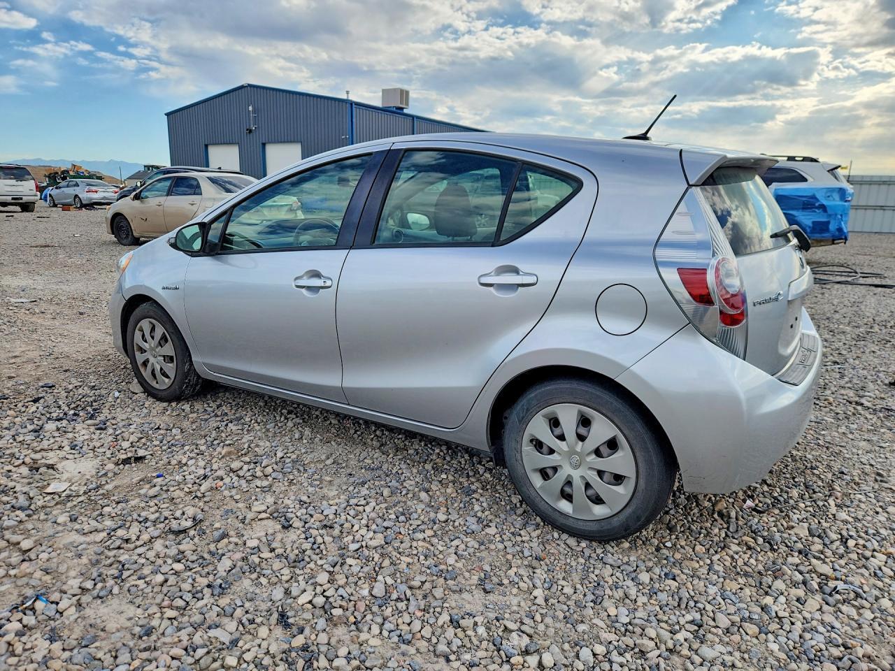 2014 Toyota Prius C Three - Фото 2