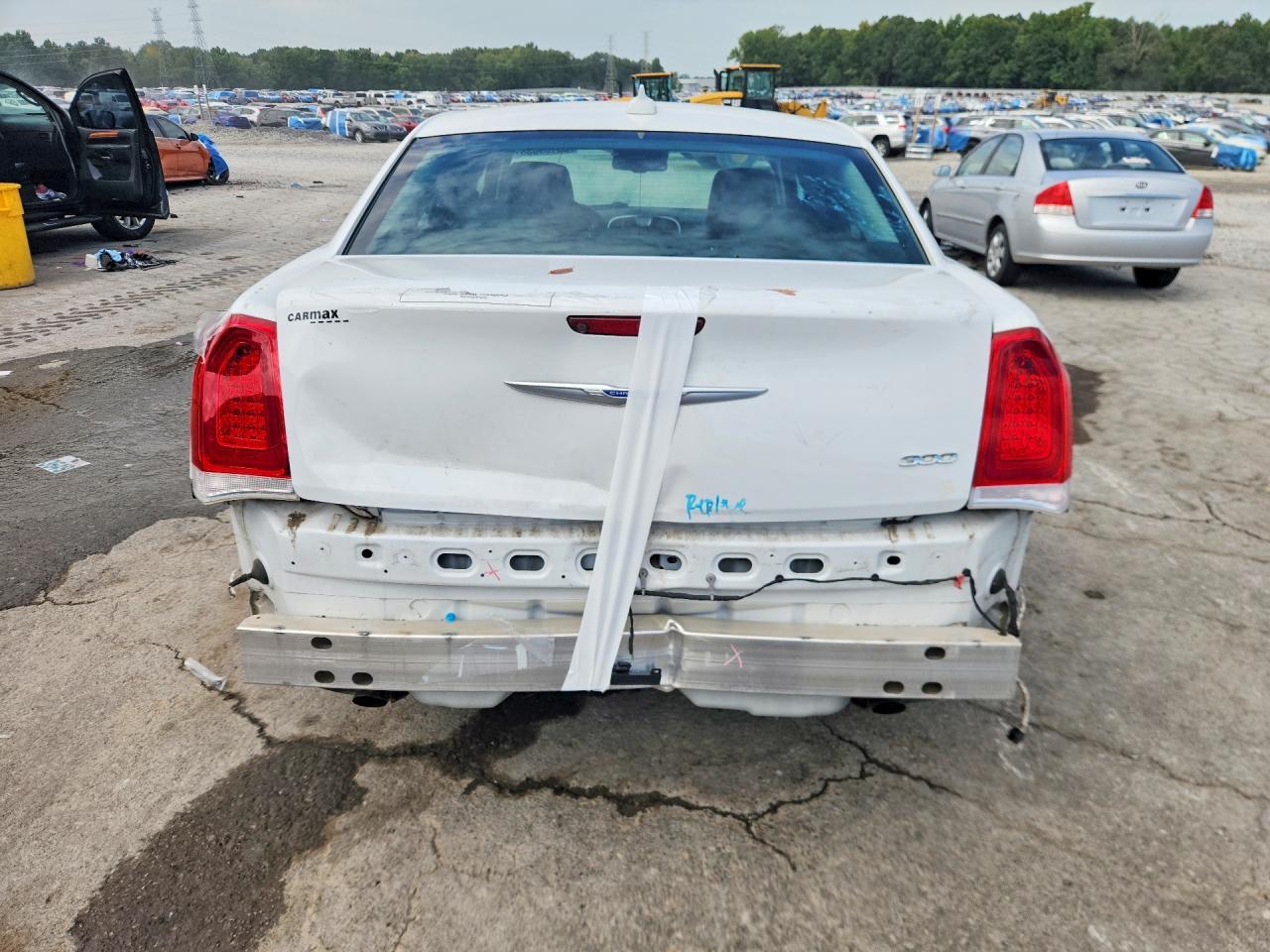 2019 Chrysler 300 Limited - Image 6