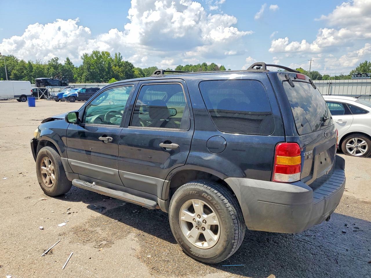 2005 Ford Escape Xlt - Image 2