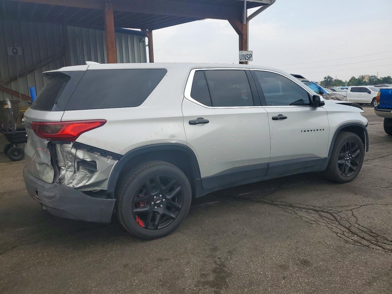2020 Chevrolet Traverse Ls - Image 3