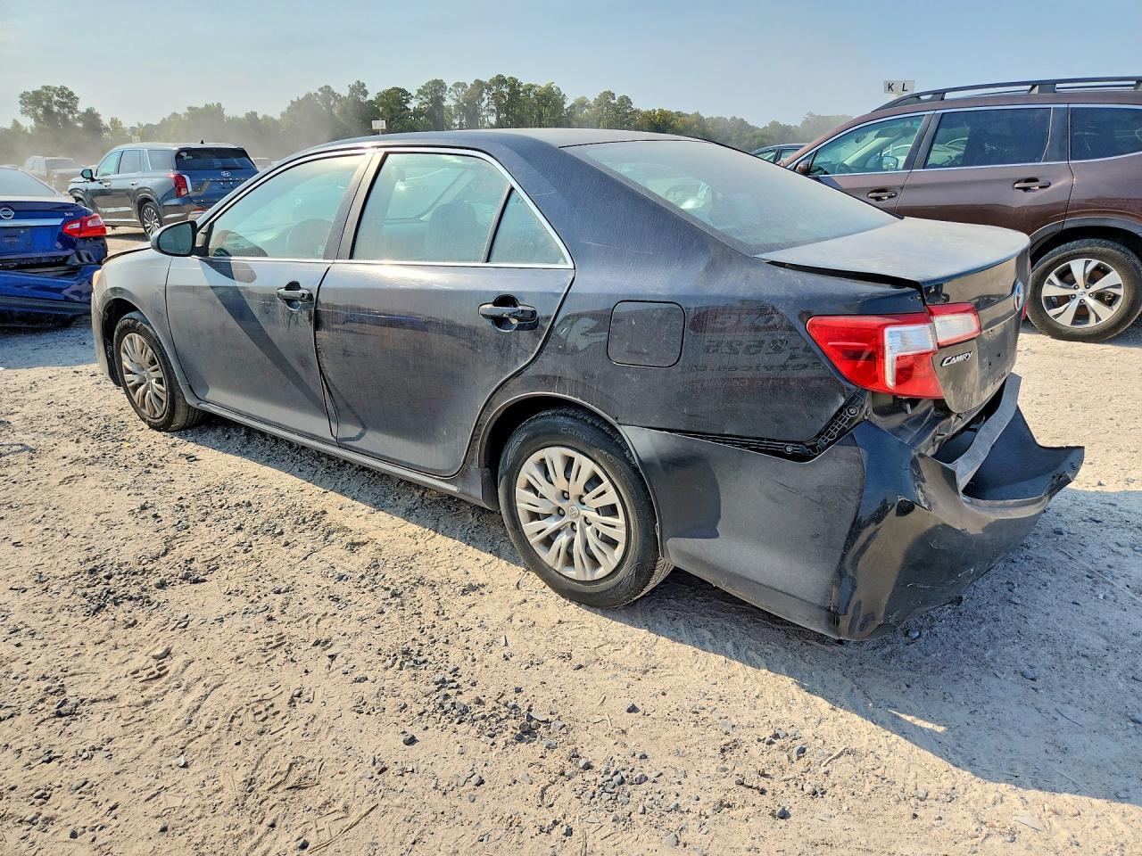 2014 Toyota Camry Le - Фото 2