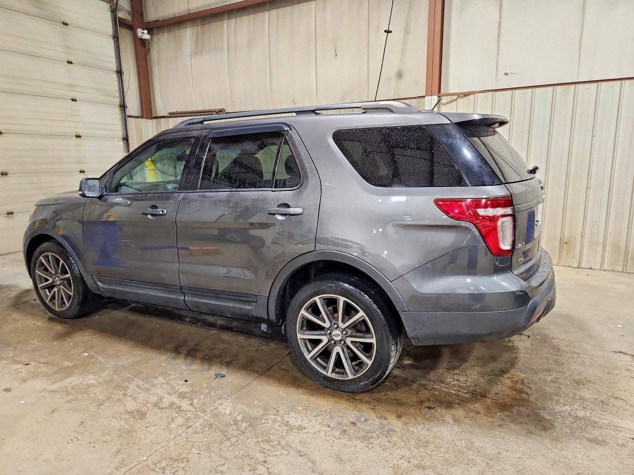 2015 Ford Explorer Xlt - Image 2