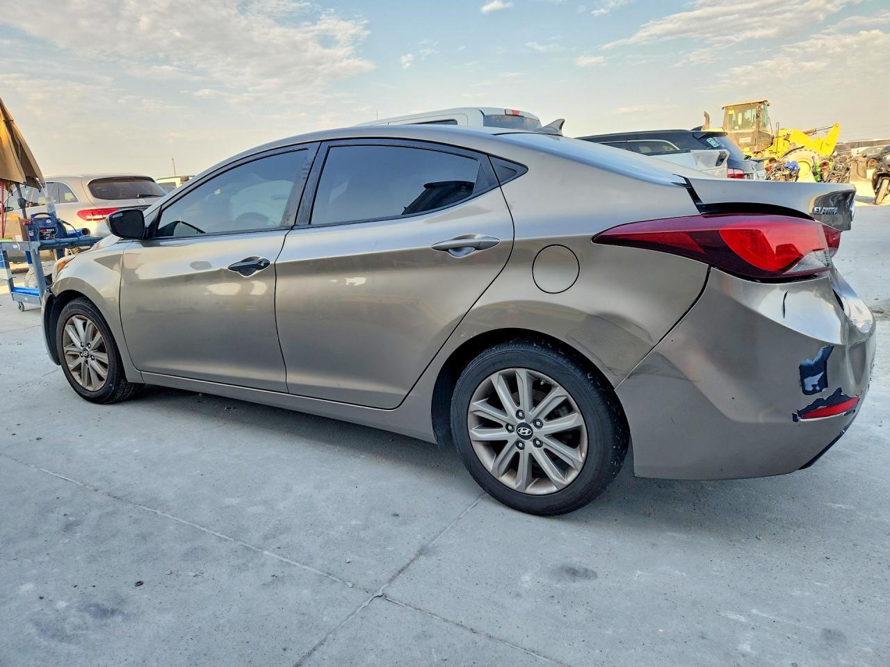 2014 Hyundai Elantra Se - Image 2