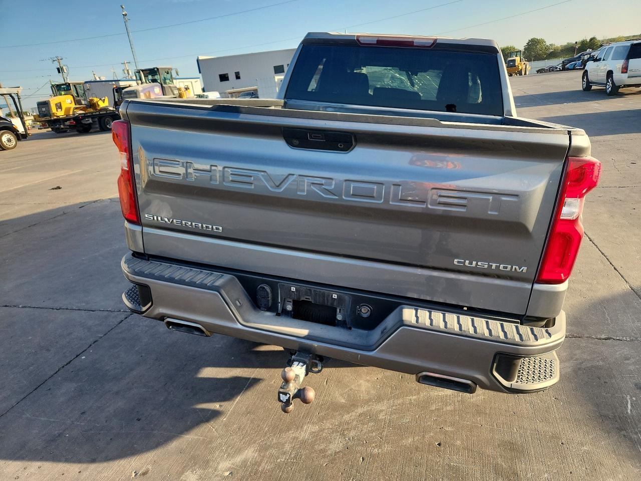 2020 Chevrolet Silverado K1500 Custom - Фото 6
