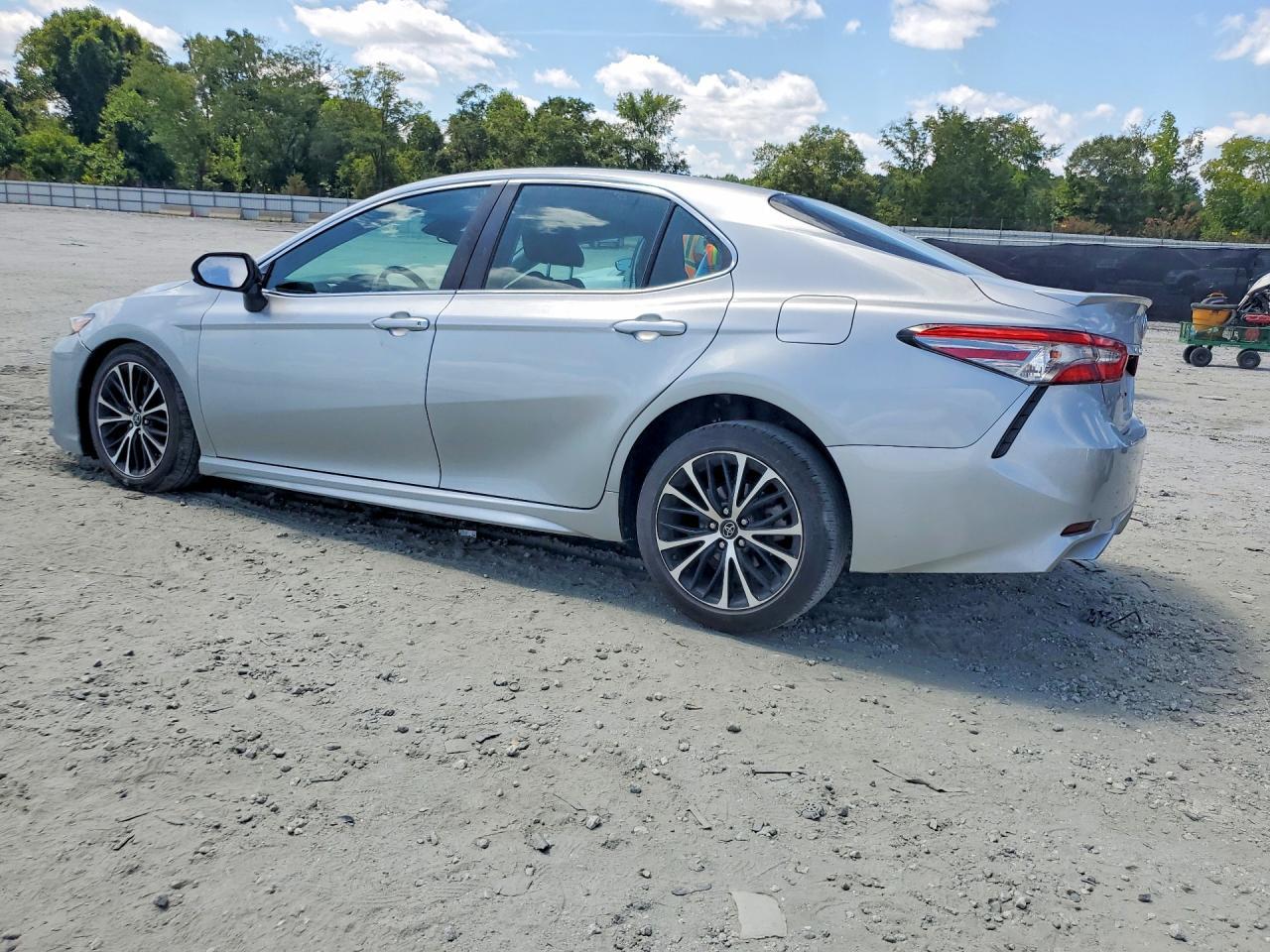 2018 Toyota Camry Se - Фото 2