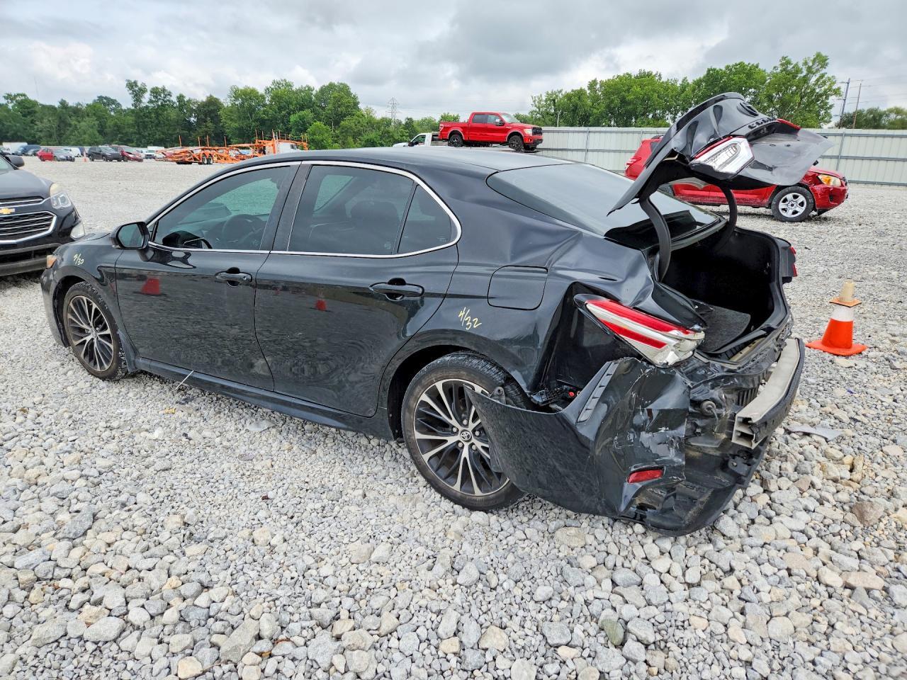 2018 Toyota Camry Se - Image 2