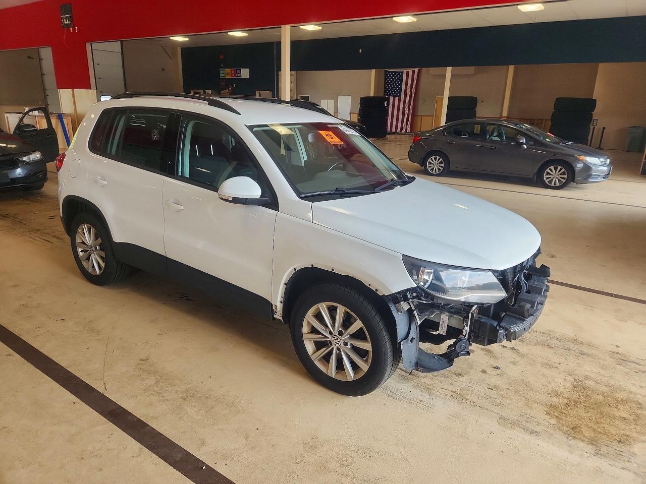 2017 Volkswagen Tiguan S - Фото 4