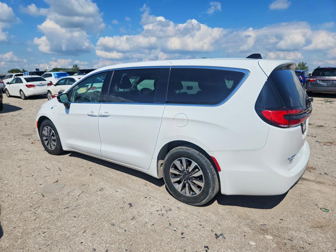 2024 Chrysler Pacifica Hybrid Select - Фото 2