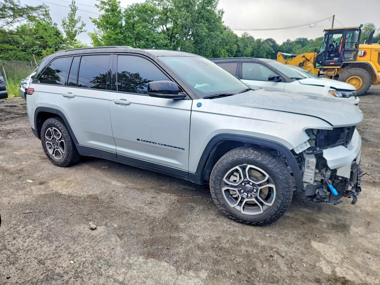 2022 Jeep Grand Cherokee Trailhawk 4Xe - Image 4