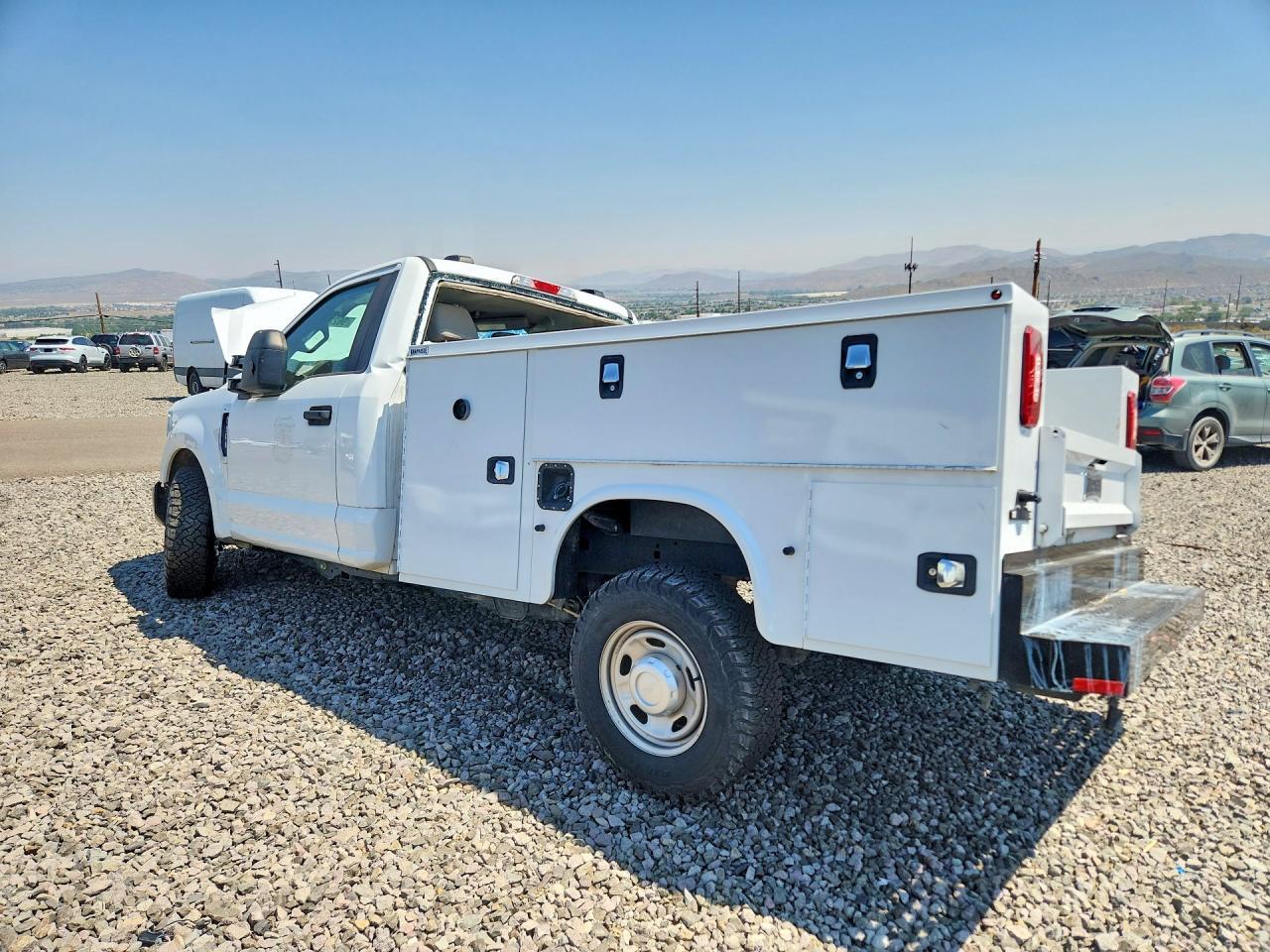 2022 Ford F250 Sd 2Wd V8 Ffv Reg Cab 6.2L Xl Utility / Service Body - Фото 2