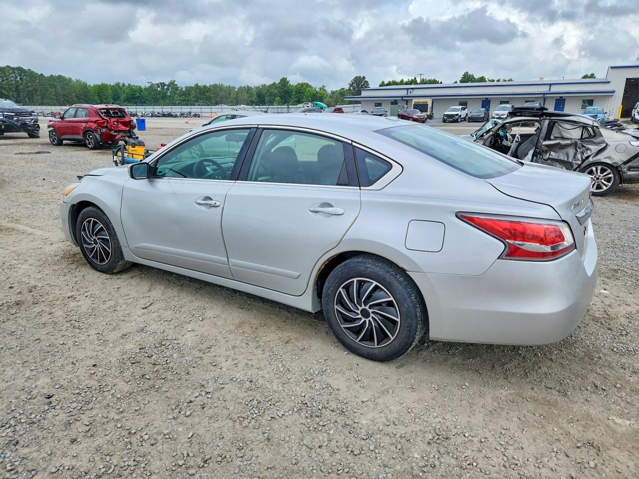 2014 Nissan Altima 2.5 S - Image 2