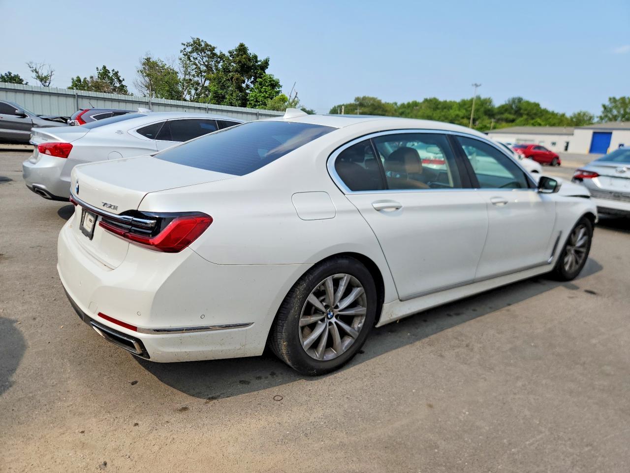 2021 BMW 750 Xi - Фото 3