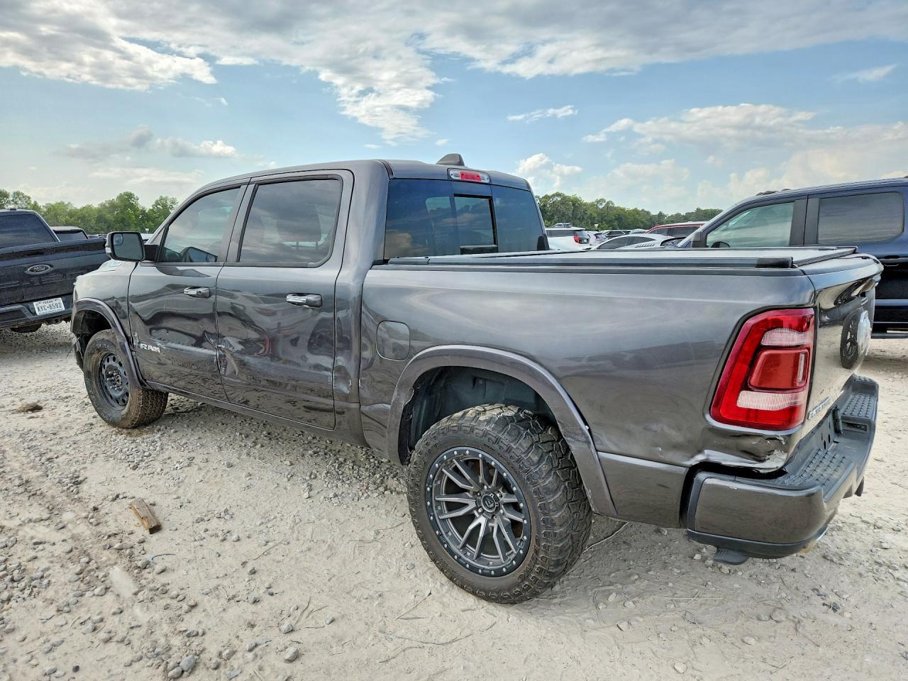2021 Ram 1500 Laramie - Фото 2