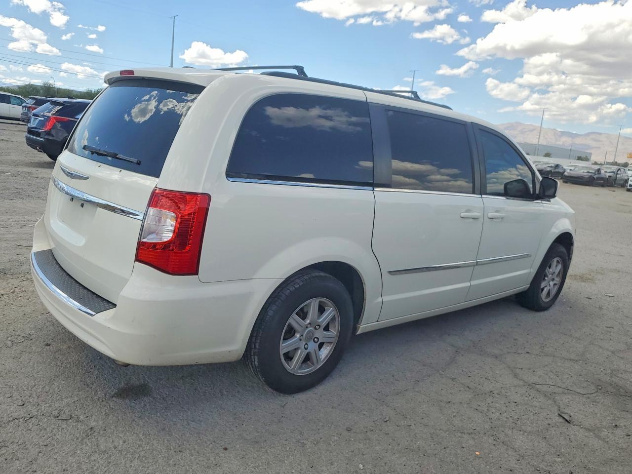 2012 Chrysler Town & Country Touring - Image 3