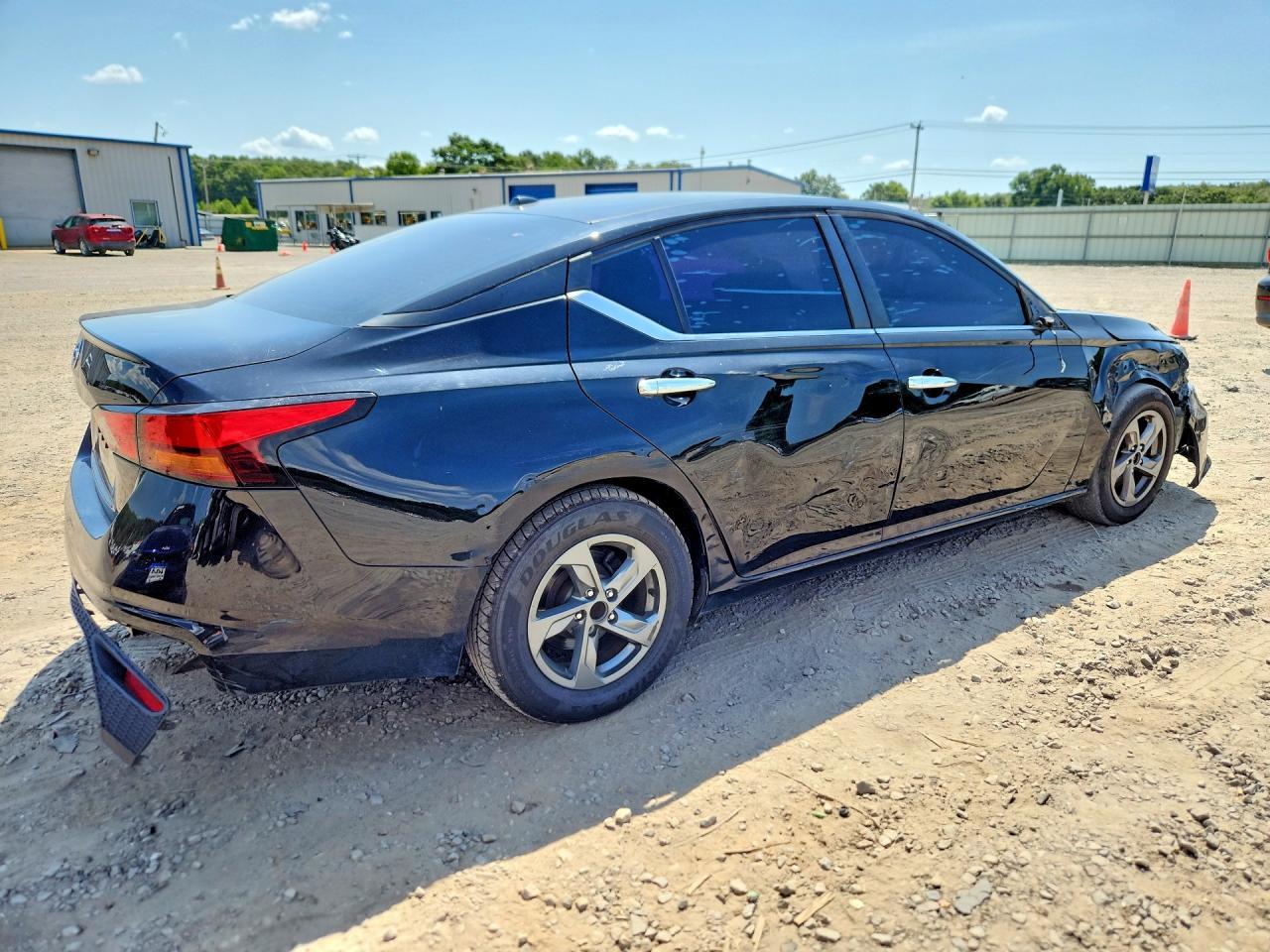 2020 Nissan Altima S - Фото 3