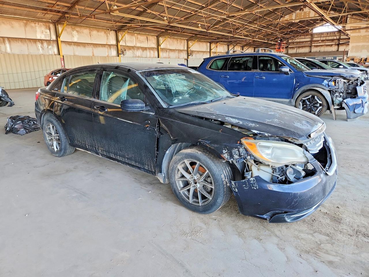 2013 Chrysler 200 Touring - Image 4