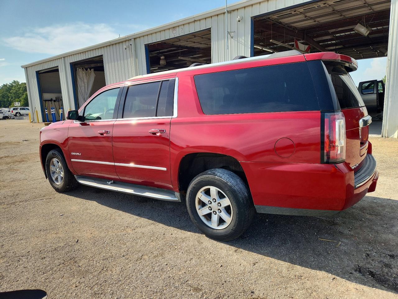 2015 GMC Yukon Xl Denali - Image 2