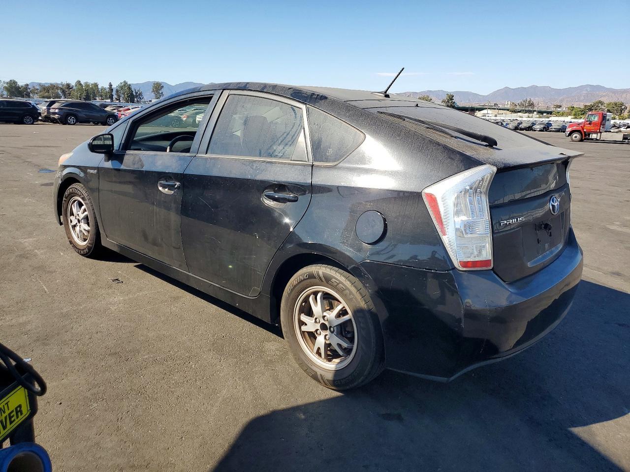 2011 Toyota Prius Two - Фото 2