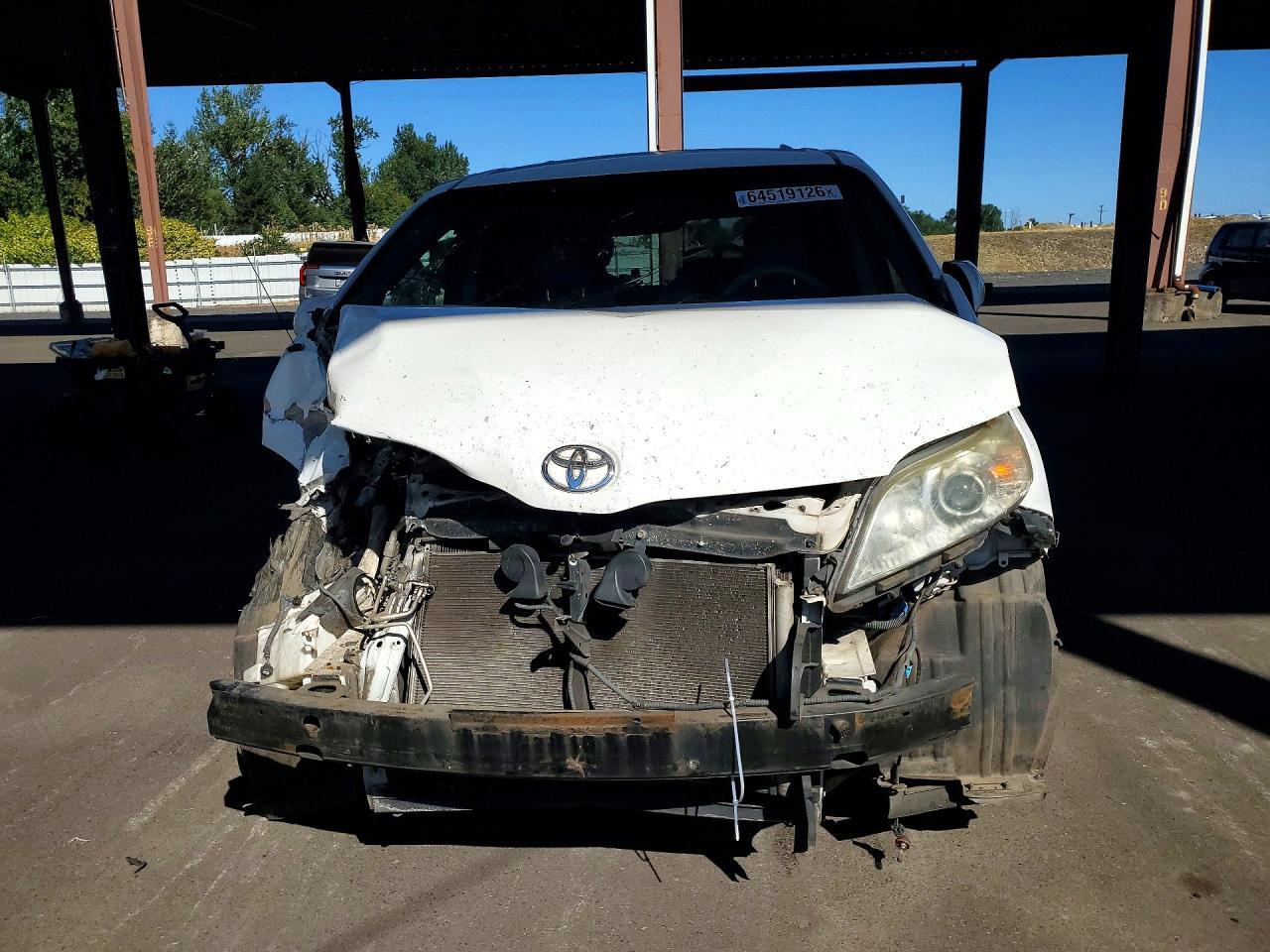 2011 Toyota Sienna Le - Image 5