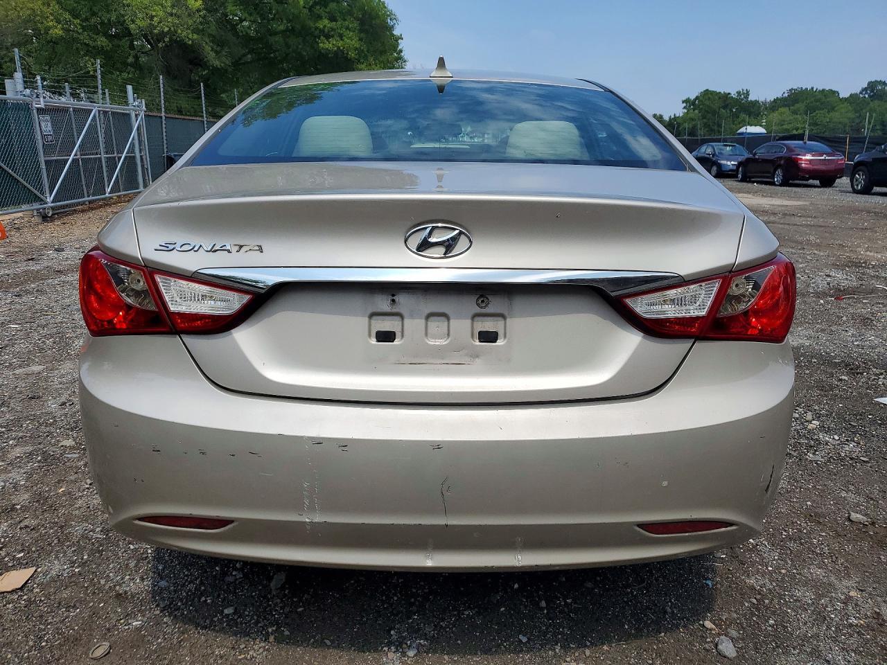 2011 Hyundai Sonata Gls - Image 6