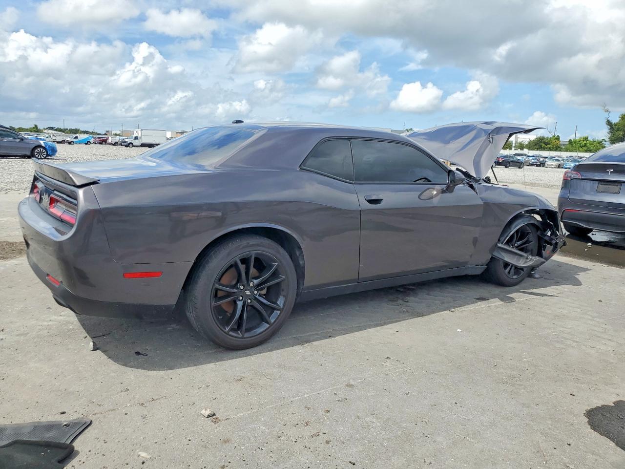 2021 Dodge Challenger Sxt - Image 3