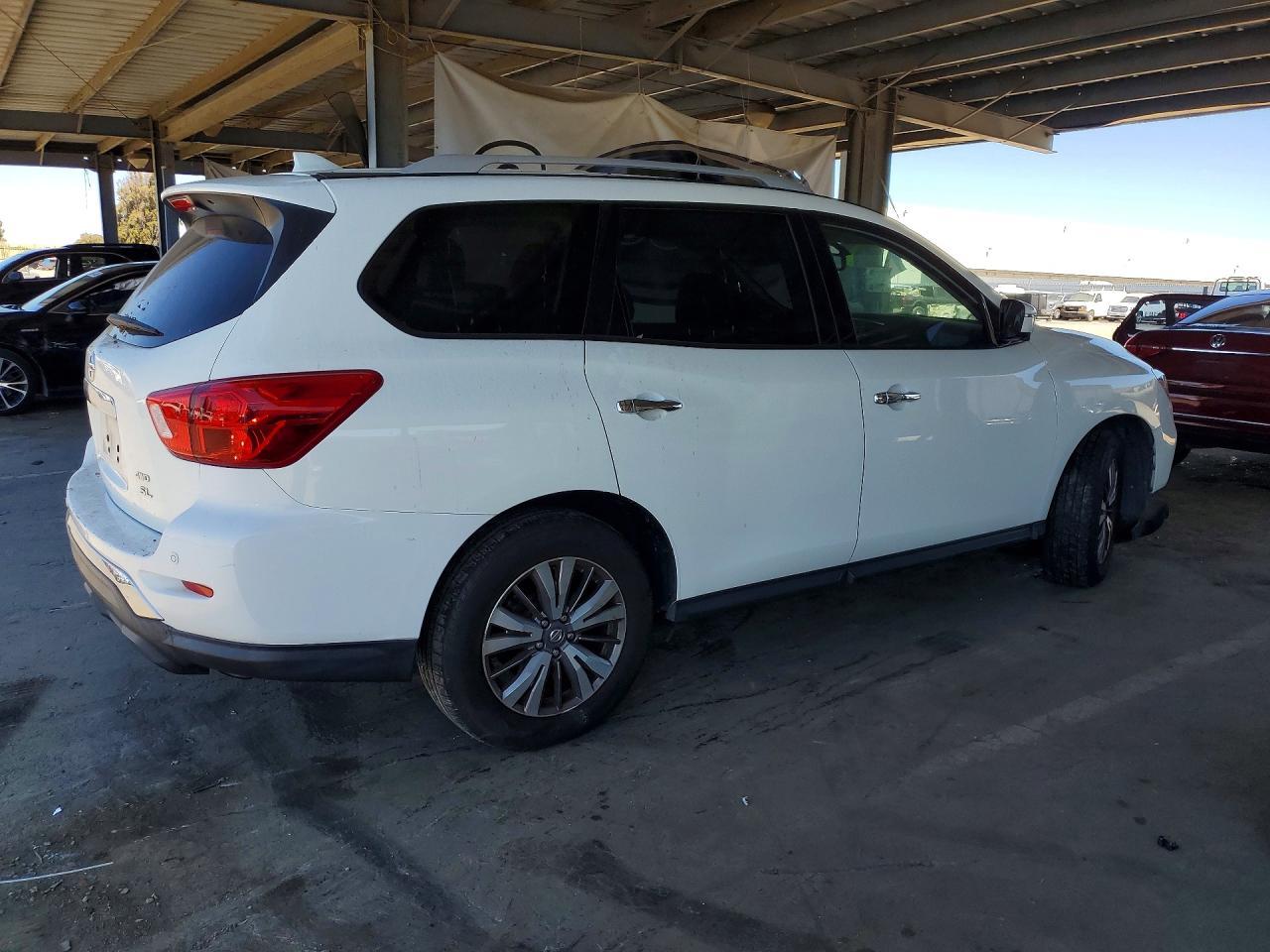 2020 Nissan Pathfinder Sl - Фото 3