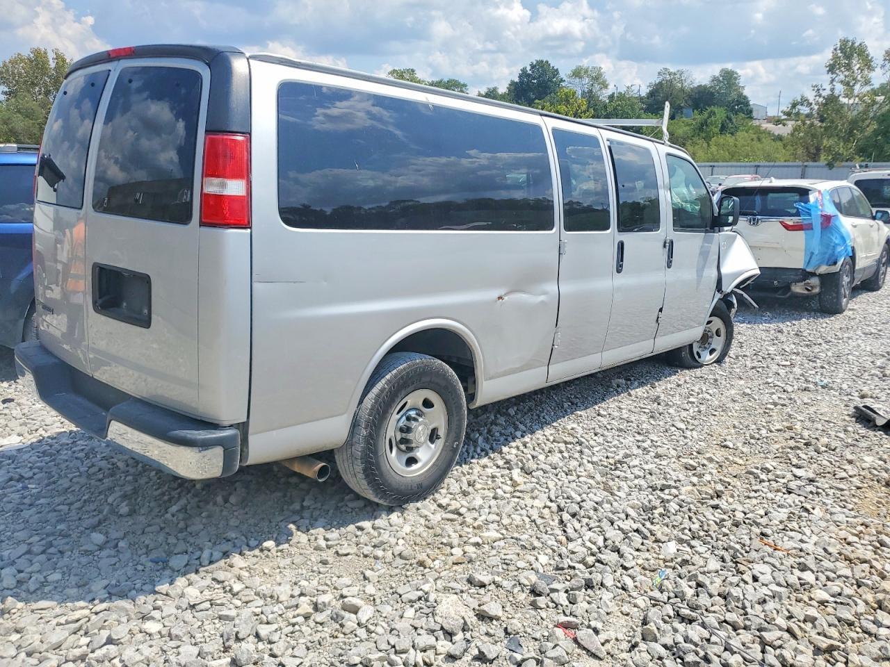 2020 Chevrolet Express G3500 Lt - Image 4