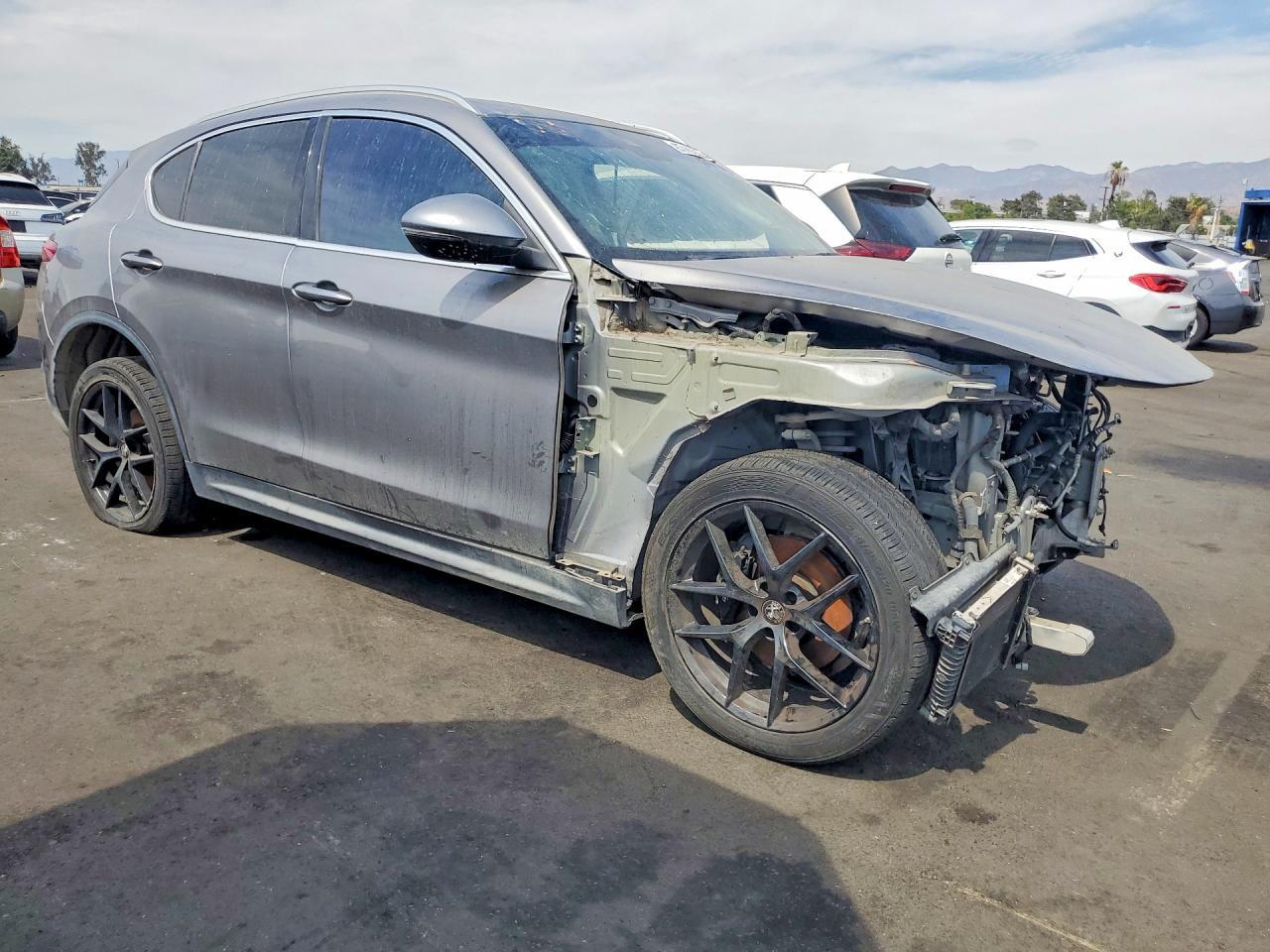 2018 Alfa Romeo Stelvio Ti - Image 4