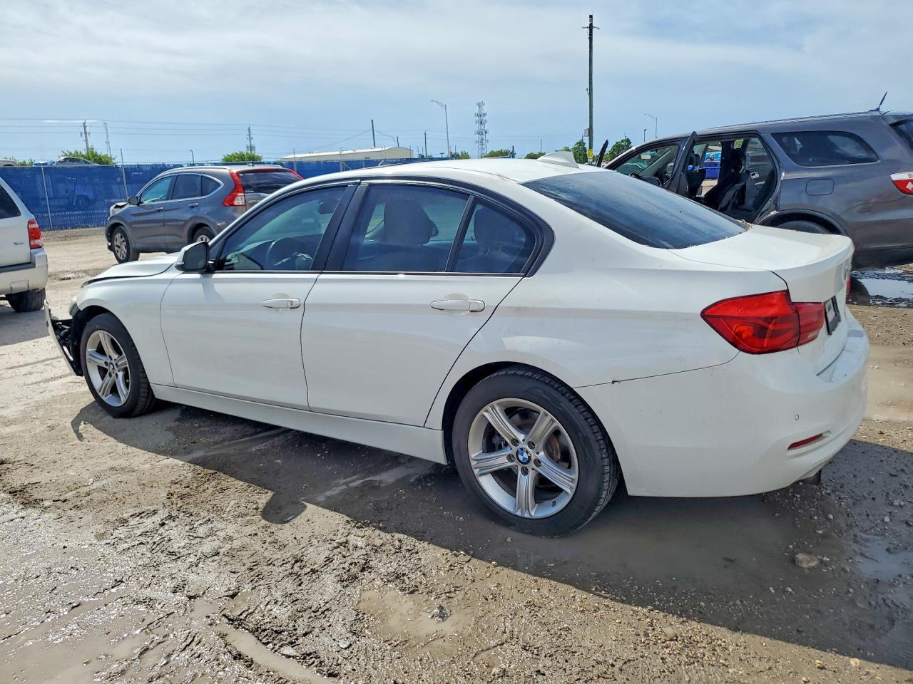 2017 BMW 320 I - Image 2