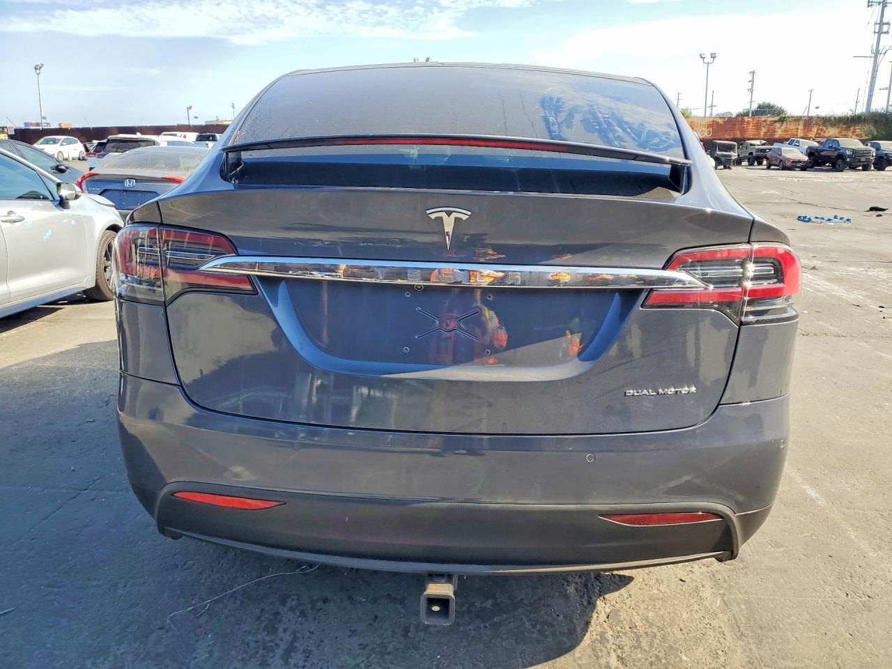 2020 Tesla Model X - Фото 6