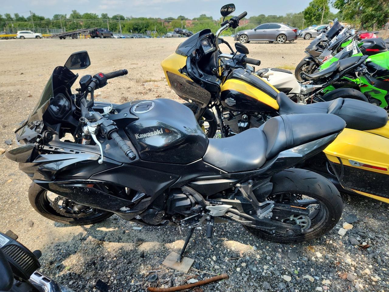 2026 Kawasaki Ex650 R - Image 3