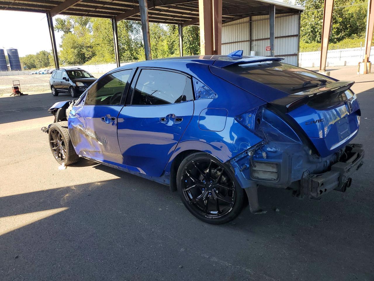 2019 Honda Civic Sport Touring - Image 2