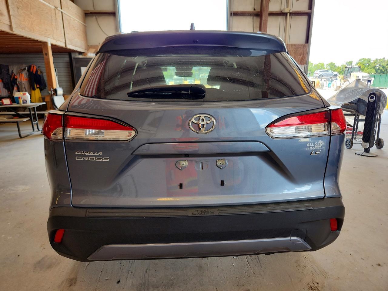 2024 Toyota Corolla Cross Le - Image 6