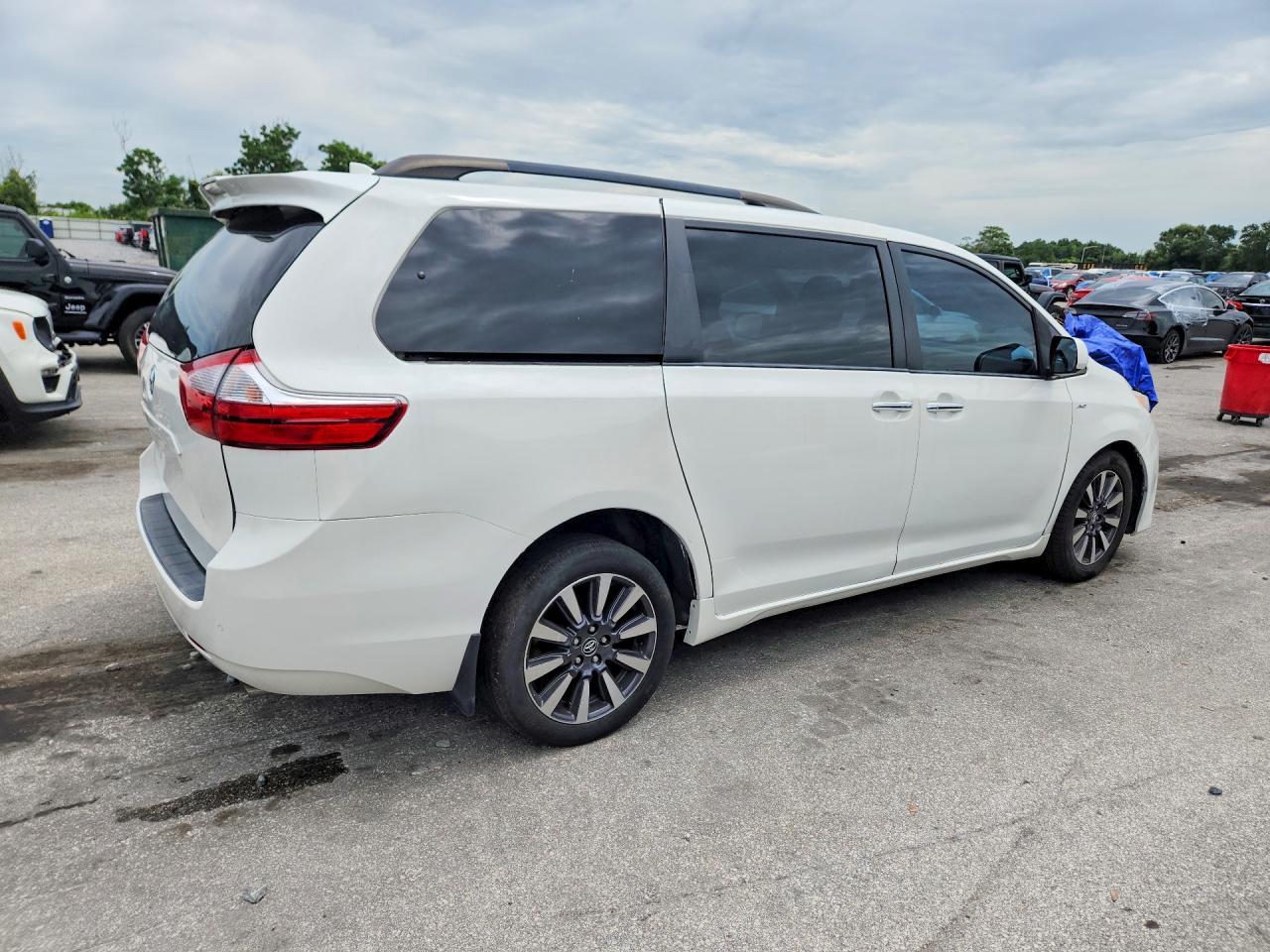 2019 Toyota Sienna Xle 7-Passenger - Image 3
