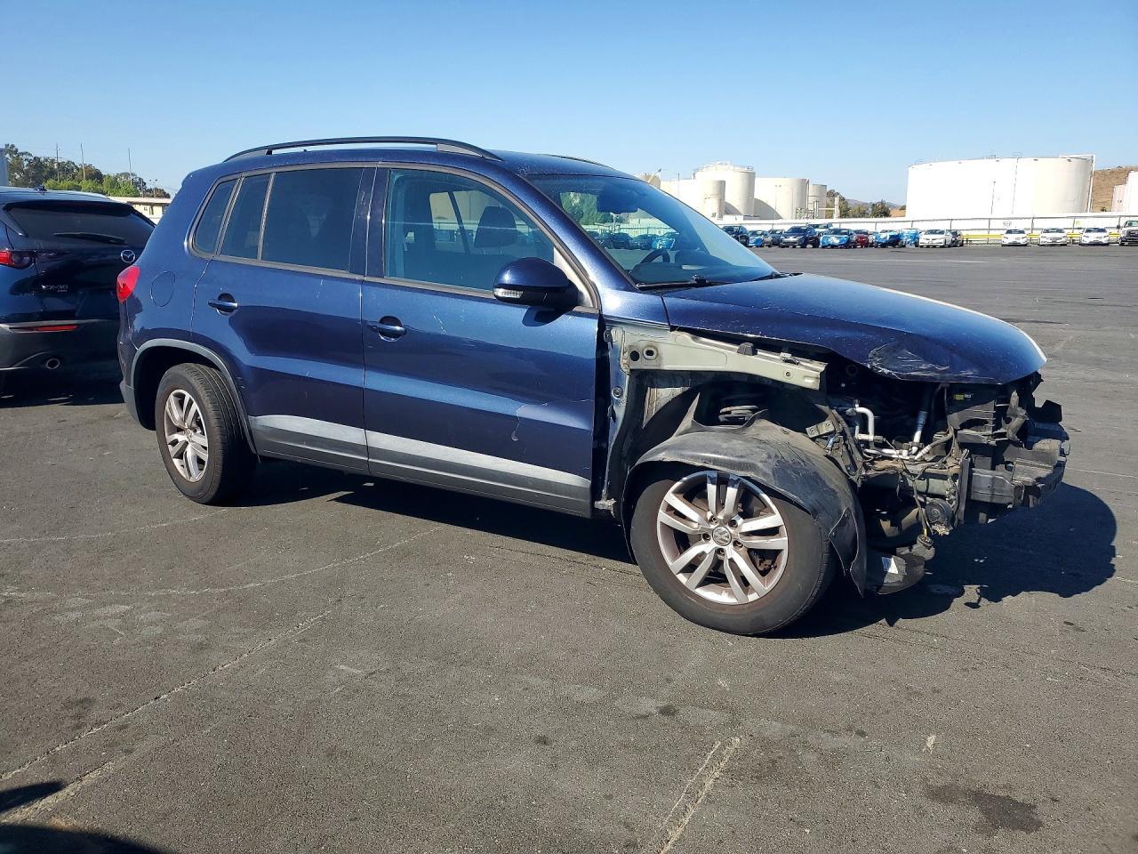 2016 Volkswagen Tiguan S - Фото 4