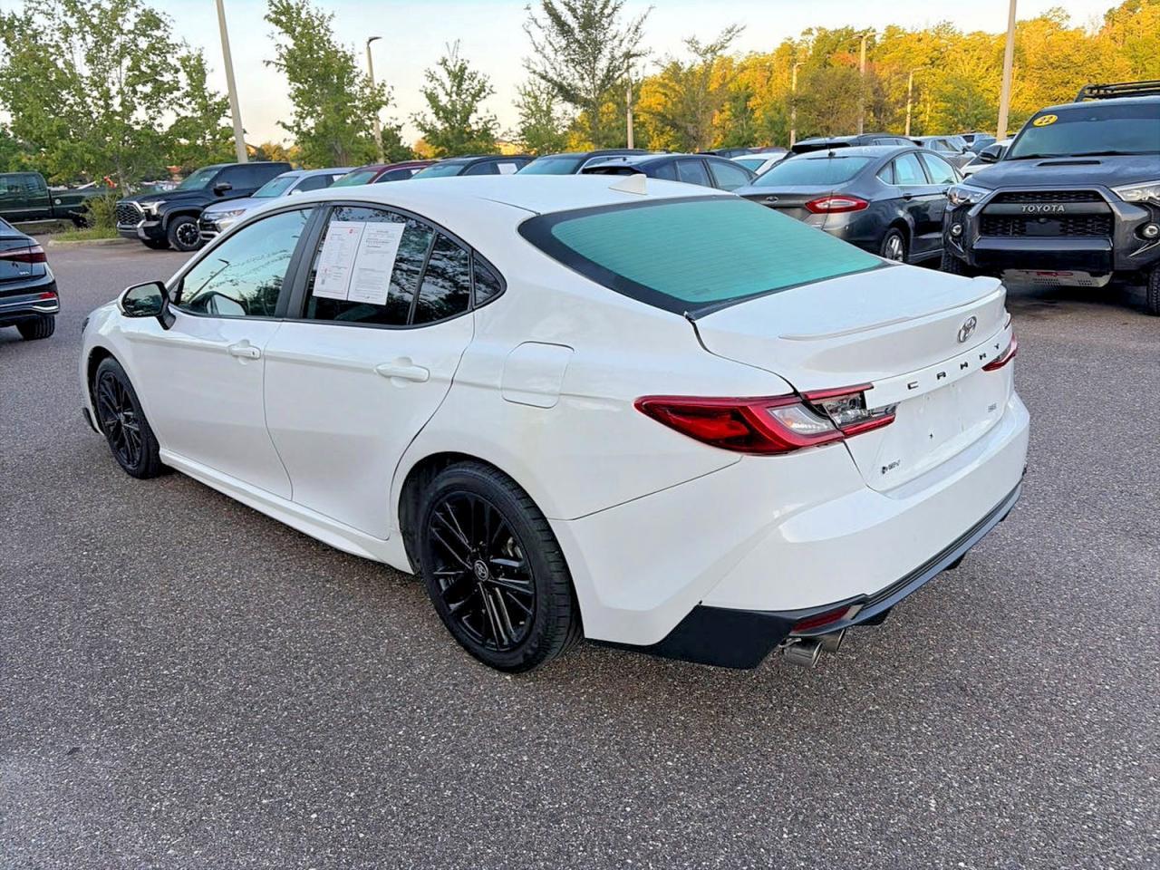 2025 Toyota Camry Se - Фото 3