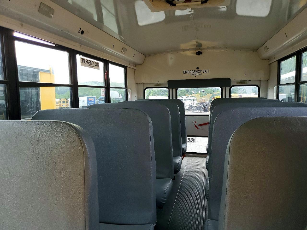 2016 Chevrolet Express School Bus - Фото 6