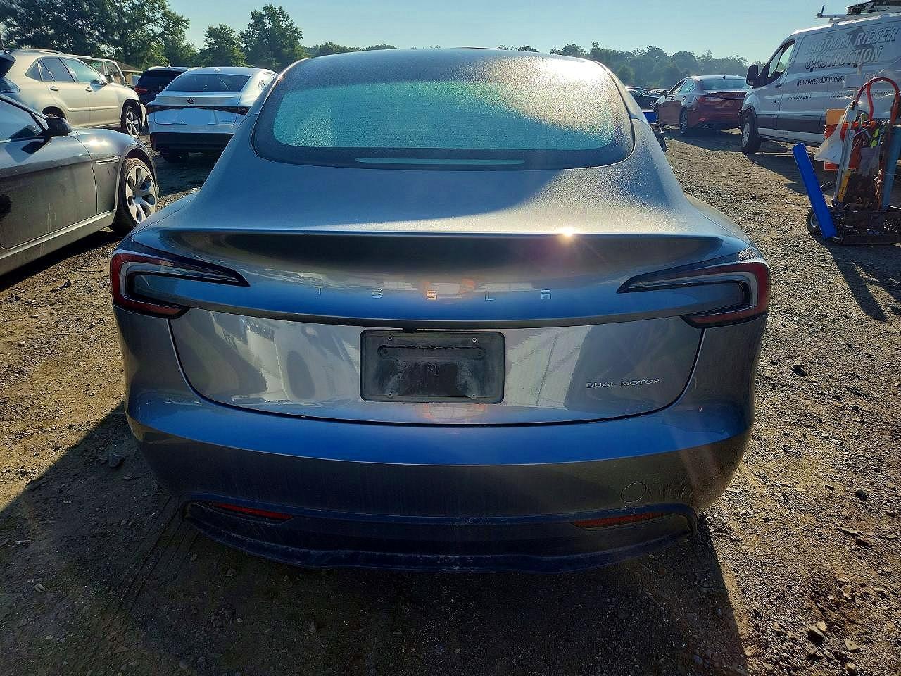 2025 Tesla Model 3 - Фото 6