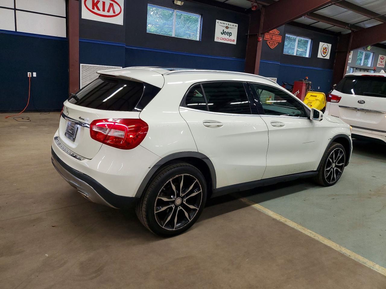 2017 Mercedes-Benz Gla 250 4Matic - Image 3