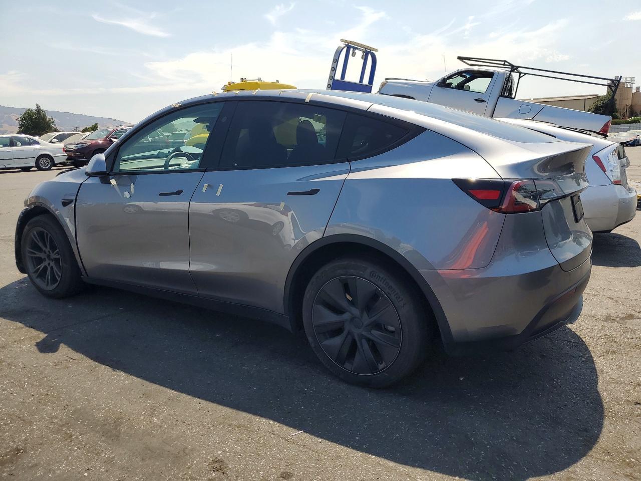 2025 Tesla Model Y - Image 2