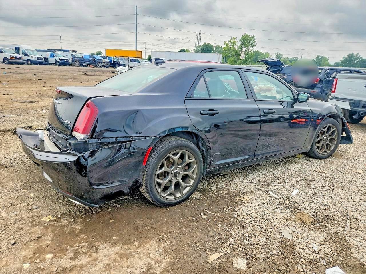 2016 Chrysler 300 S - Фото 3