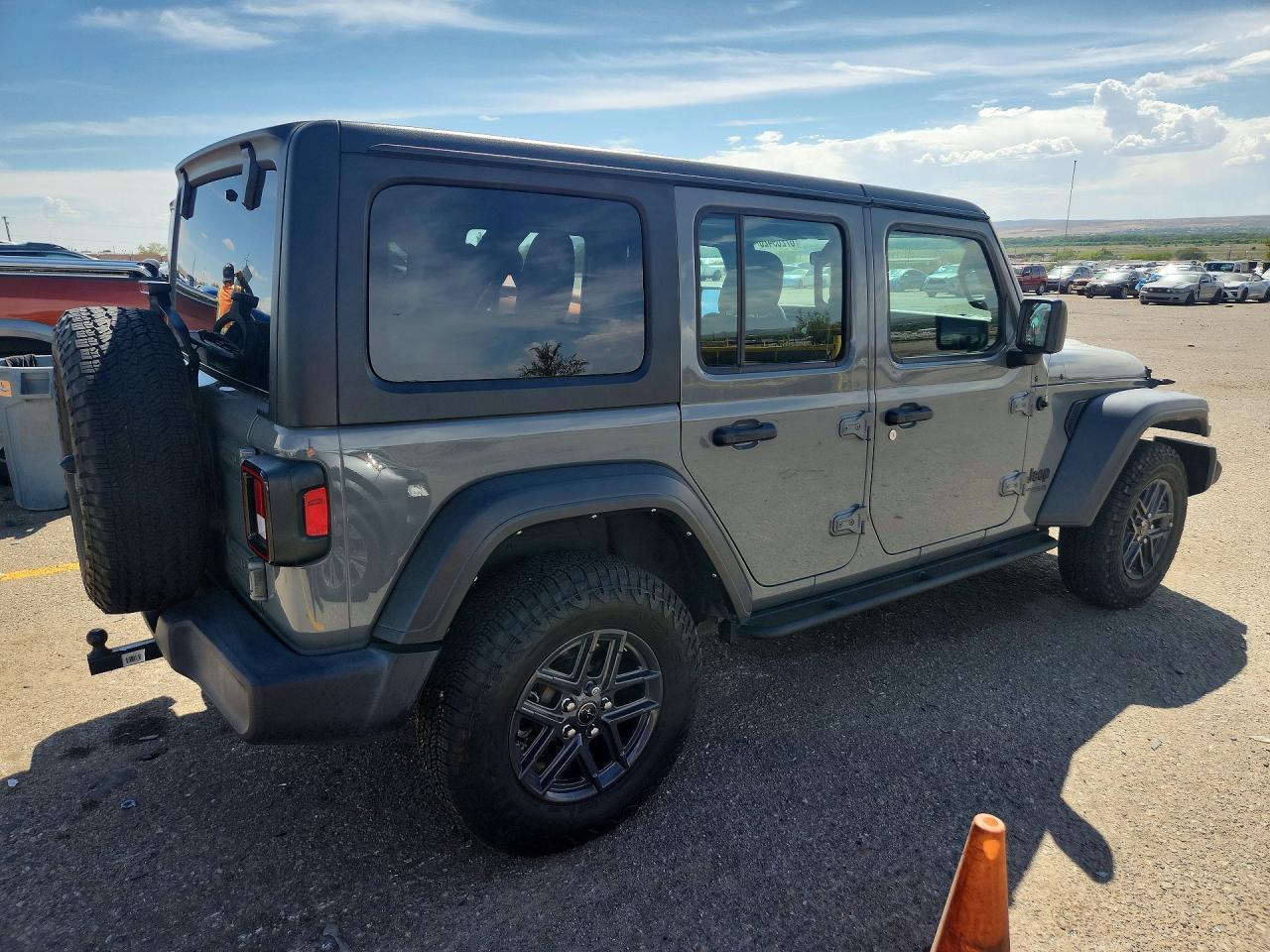 2022 Jeep Wrangler Unlimited Sport - Фото 3