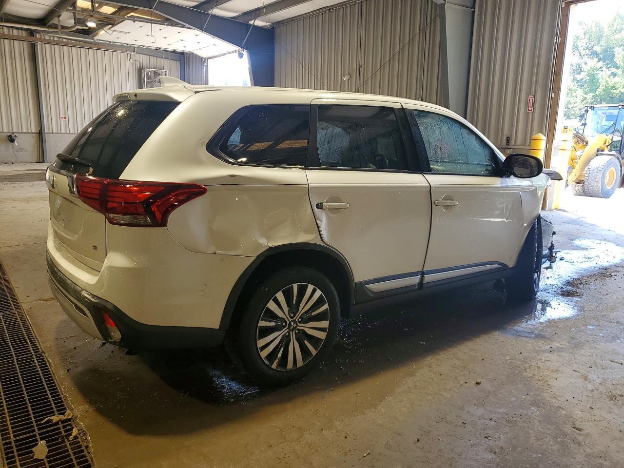2020 Mitsubishi Outlander Se - Фото 3