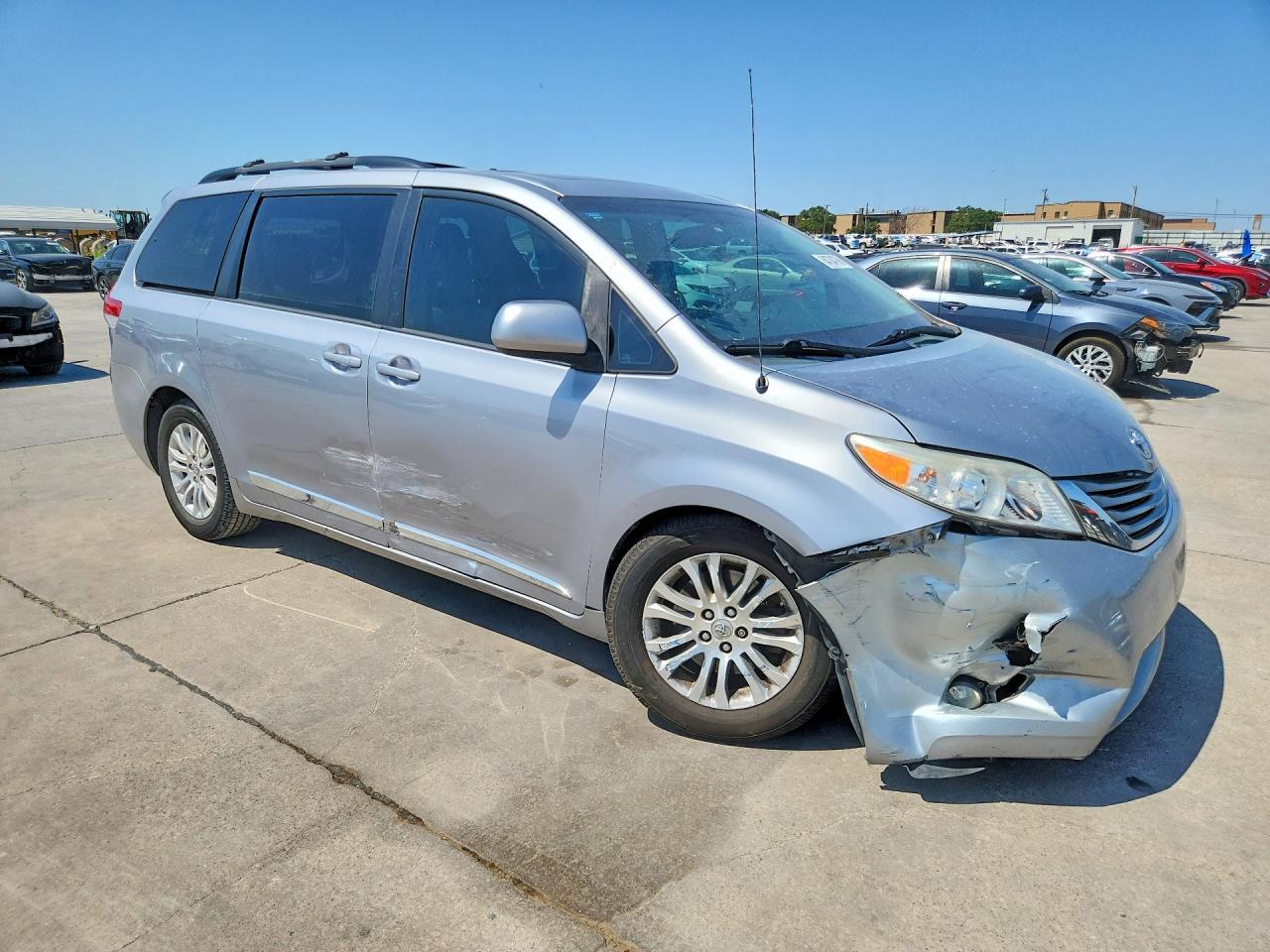 2013 Toyota Sienna Xle 8-Passenger - Фото 4
