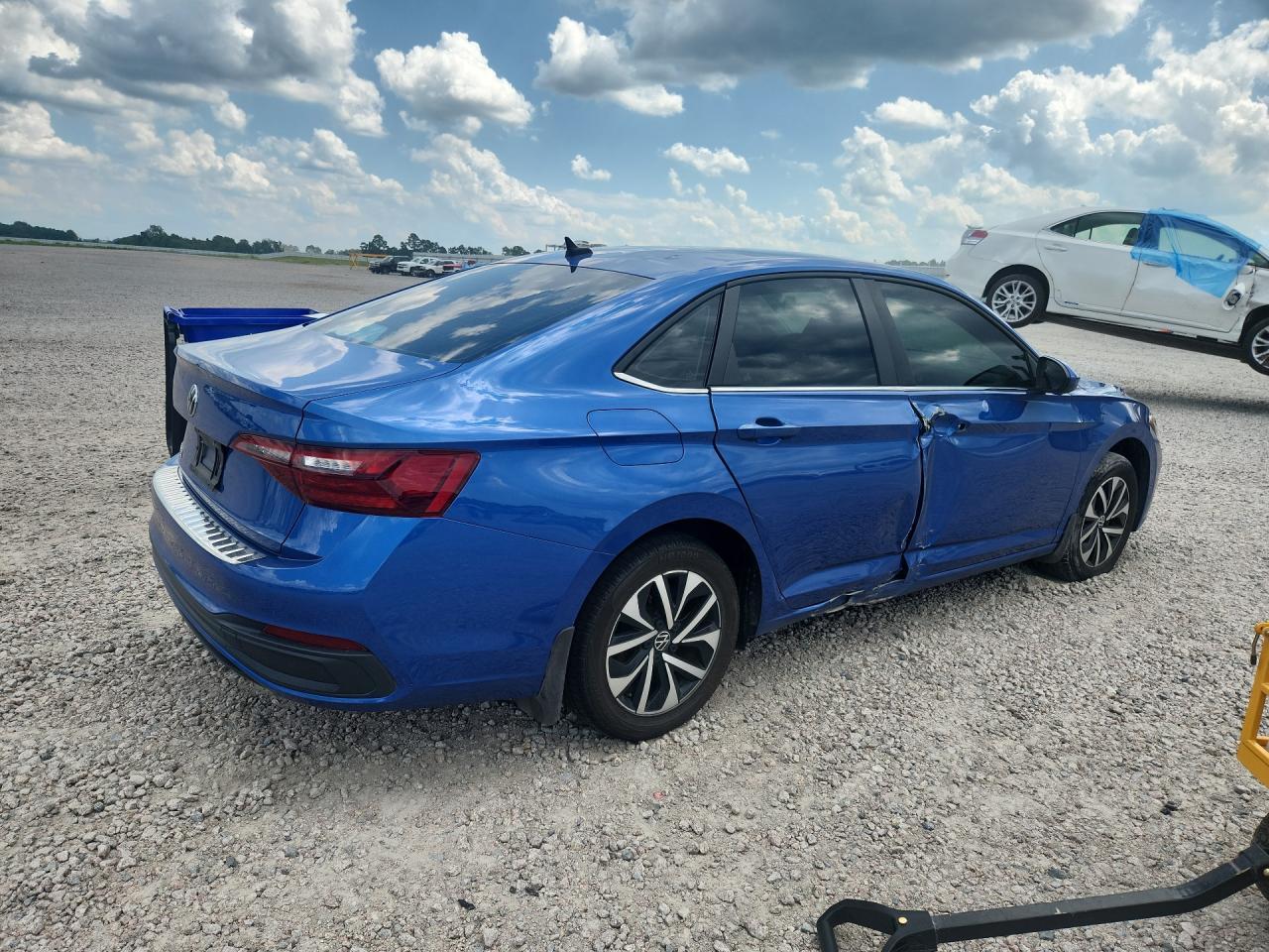 2022 Volkswagen Jetta S - Фото 3