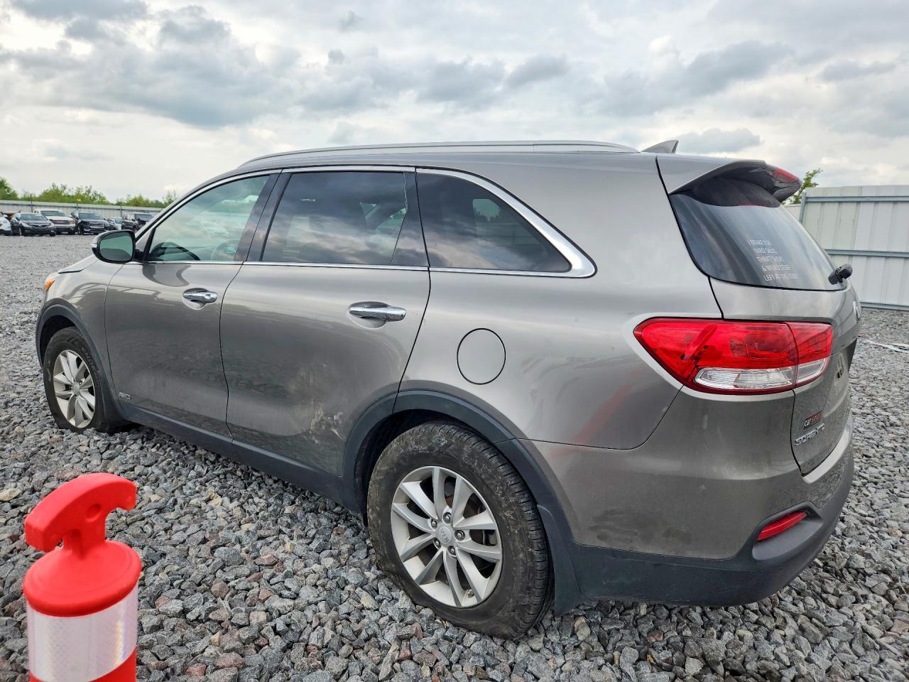 2016 Kia Sorento Lx - Image 2